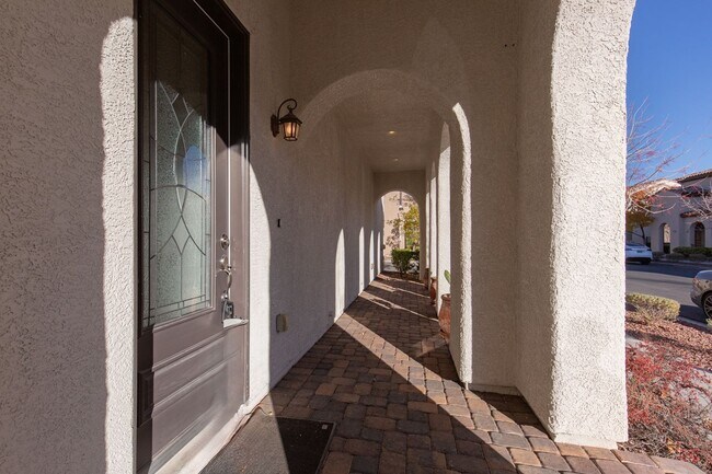 Building Photo - Beautiful 2000+sf home near Downtown Summerlin