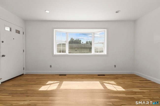 Building Photo - 4 Van Buskirk Ave