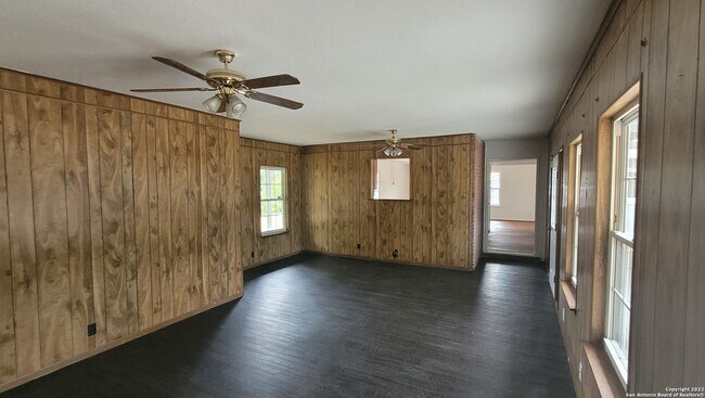 Foto del edificio - 343 Teakwood Ln