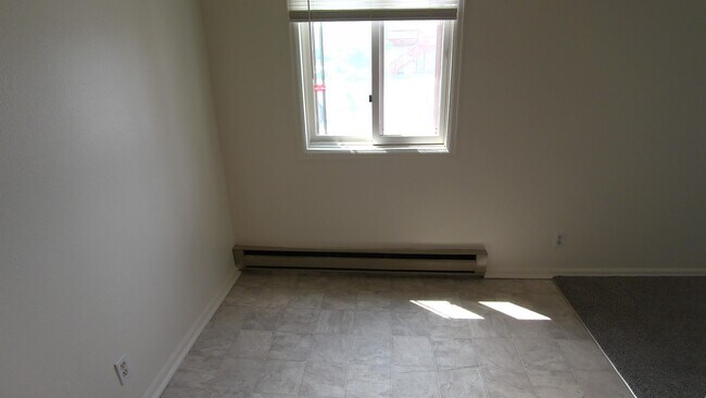 Building Photo - 1768 Meadowland Dr