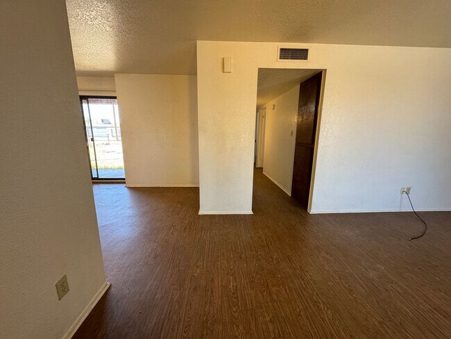 Building Photo - 3BR 2Ba  Home with fenced yard, garage,near shopping and services