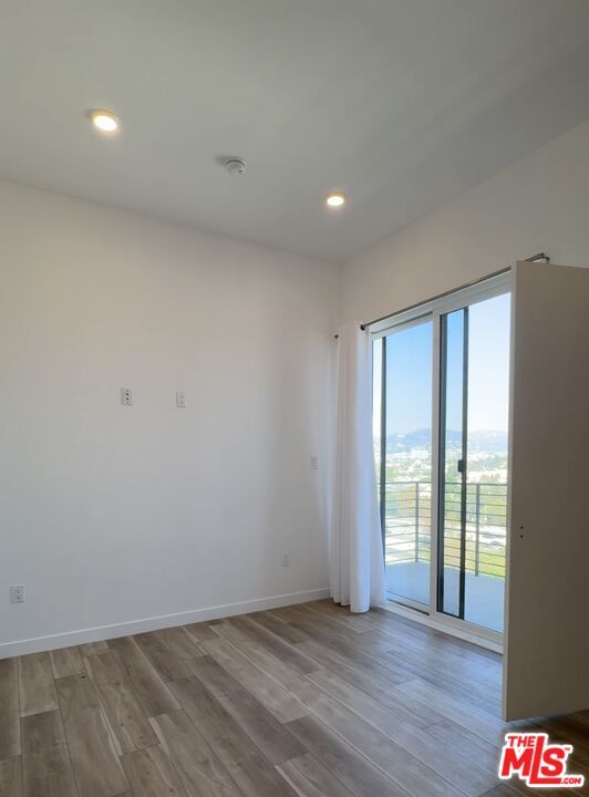 Foto del edificio - 252 N Hoover St