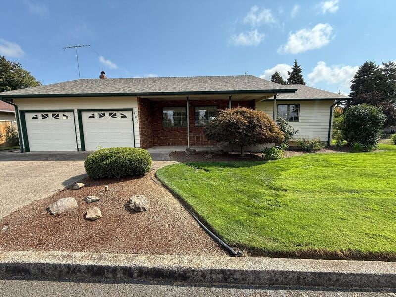 Primary Photo - 460 SE Conifer Pl