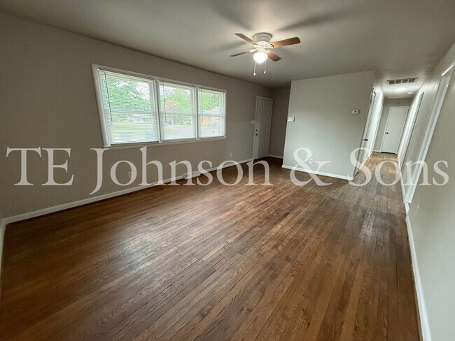 Foto del edificio - Charming 2 Bedroom Home with Hardwood Floors & Central A/C in Winston-Salem