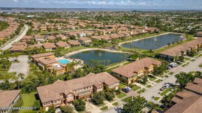 Building Photo - 708 Ventura Dr