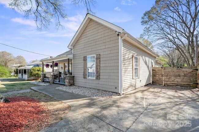 Building Photo - 41 Selma Dr