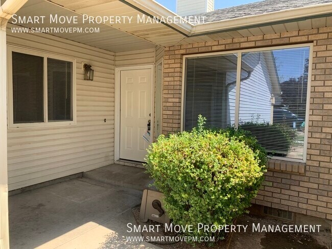 Building Photo - Updated 3 bed duplex near Settlers Park