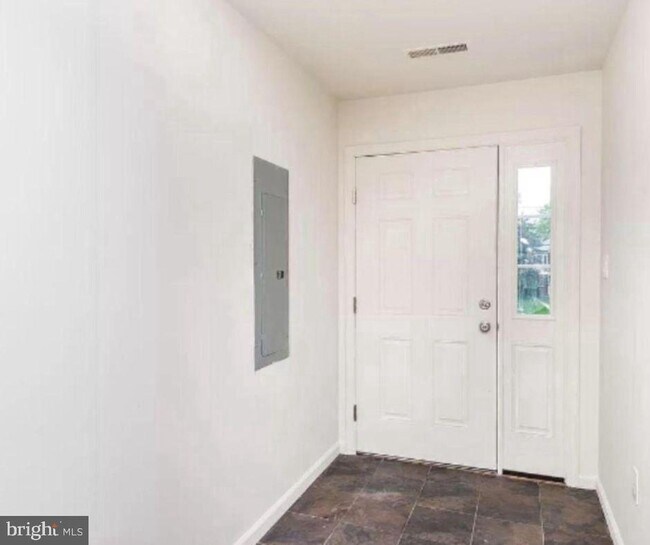 Building Photo - 5237 Crowson Ave