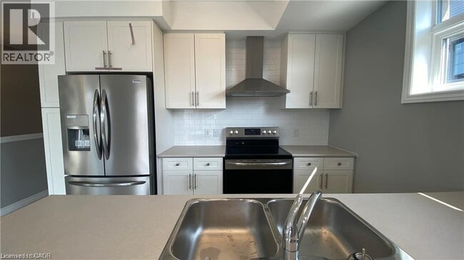 Photo du bâtiment - 70 Wheat Ln.