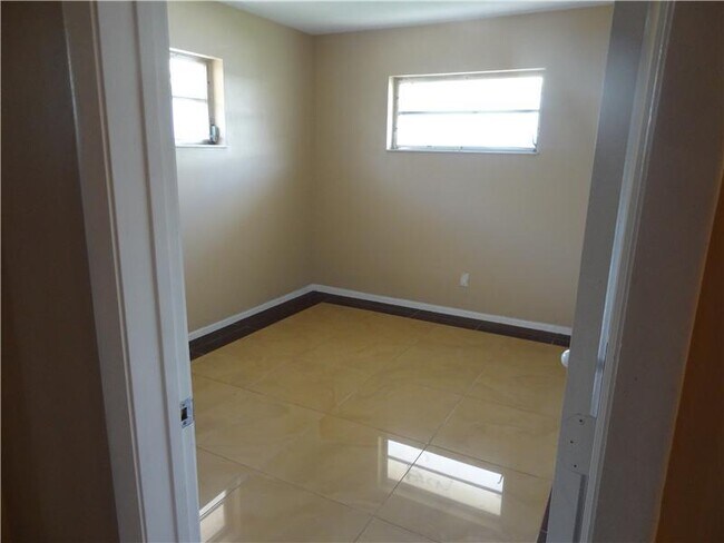 Foto del edificio - 6120 SW 48th Ct