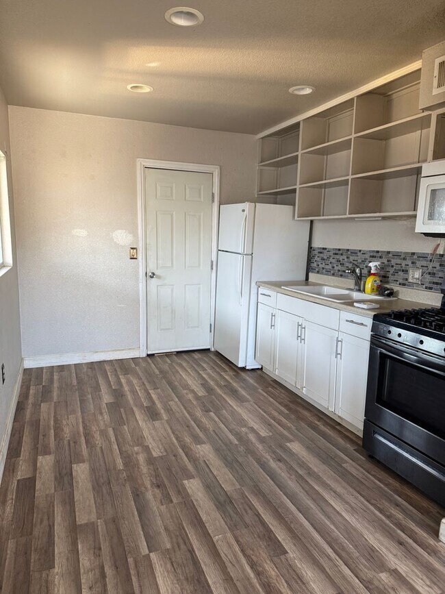 Foto del edificio - Cute little bungalow in the heart of Henderson.