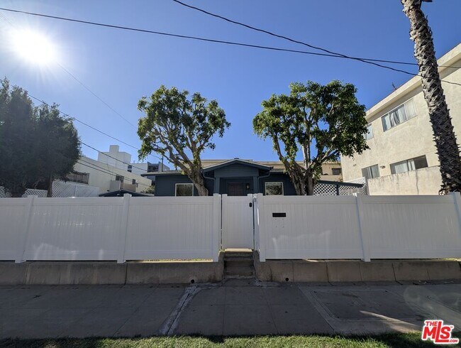 Foto del edificio - 1015 Granville Ave