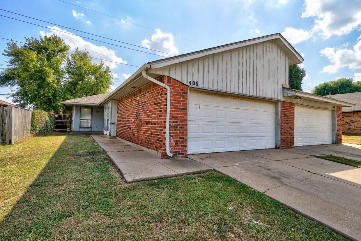 Primary Photo - Cozy Edmond Duplex with Fireplace & Built-...