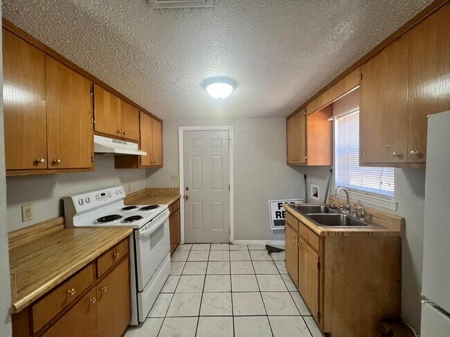 Foto del edificio - 1614 Lonnie Rd