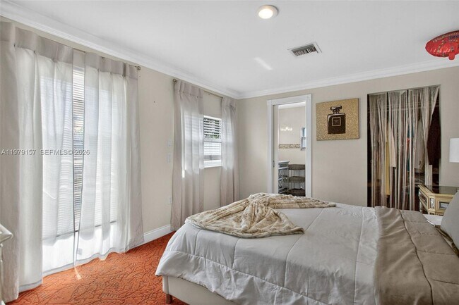 Building Photo - 268 SE 8th Ave