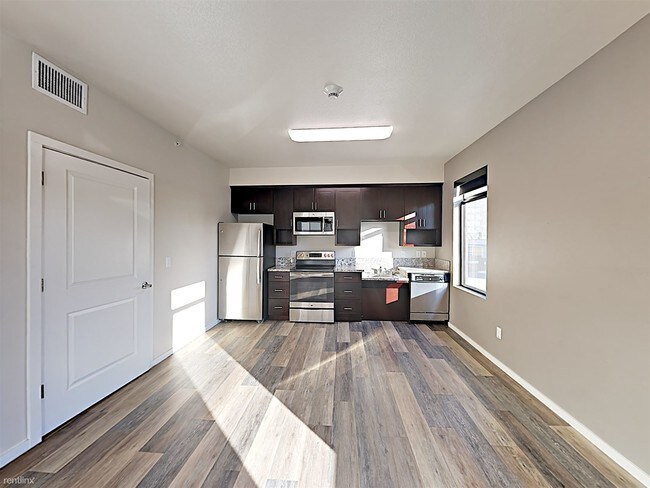 Foto del edificio - 6601 Folsom Blvd