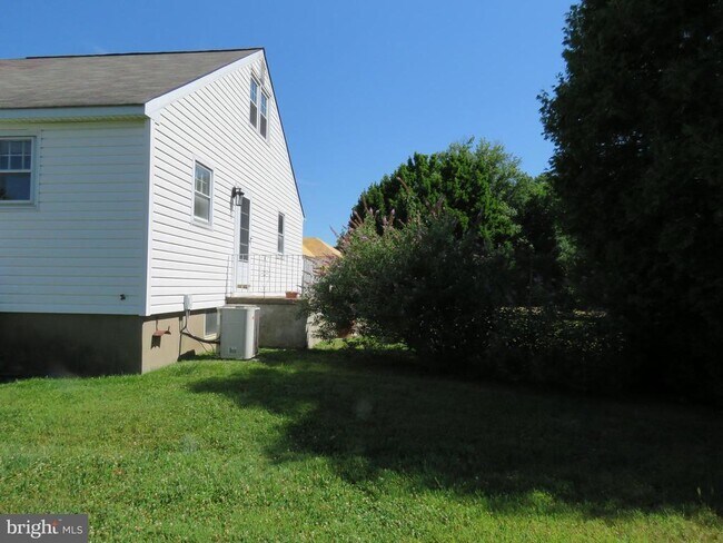 Building Photo - 6041 Washington Ln