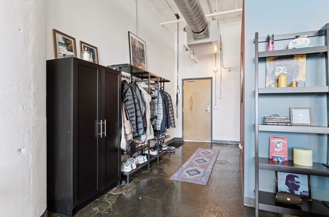 Building Photo - 500 Robert St N