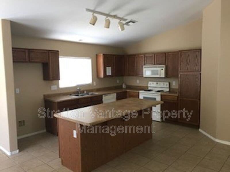 Building Photo - 17739 W Redfield Rd