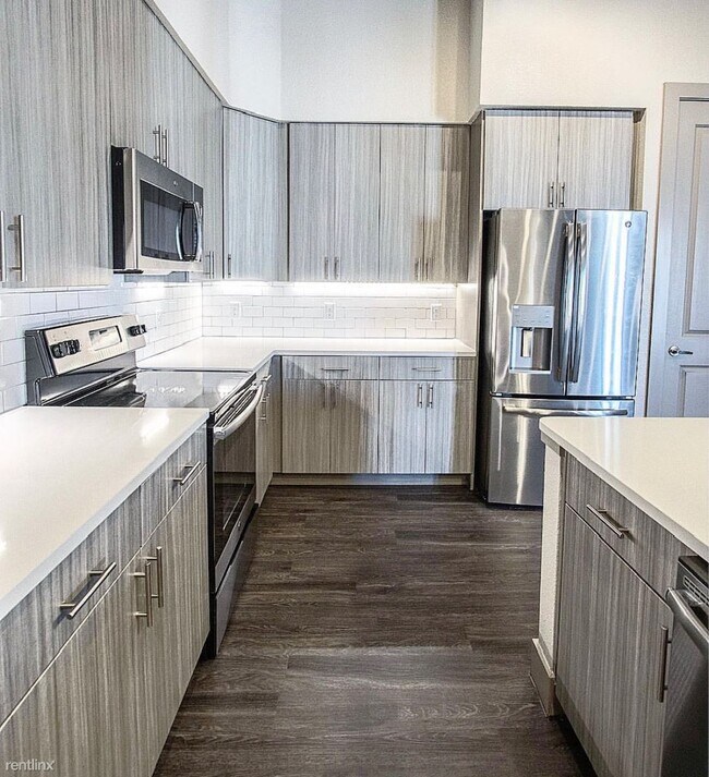 Foto del edificio - 1 br, 1 bath Condo - 26701 E University Dr...