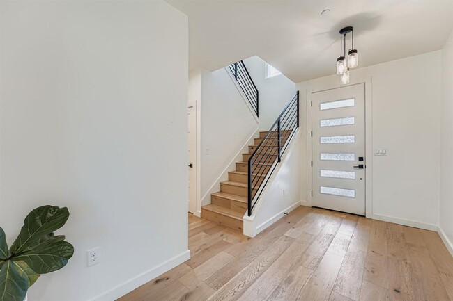Building Photo - 8003 Gault St