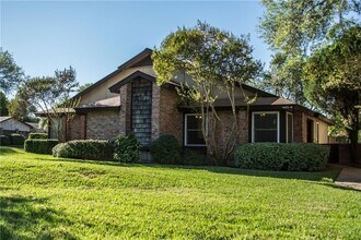 Building Photo - 1423 W Braker Ln