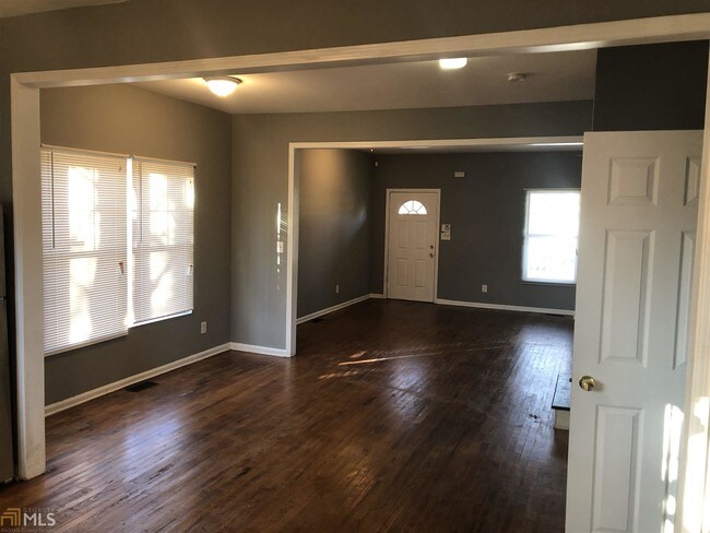 Foto del edificio - 344 Betsy Ave SW