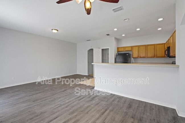 Building Photo - 5260 Collins Rd