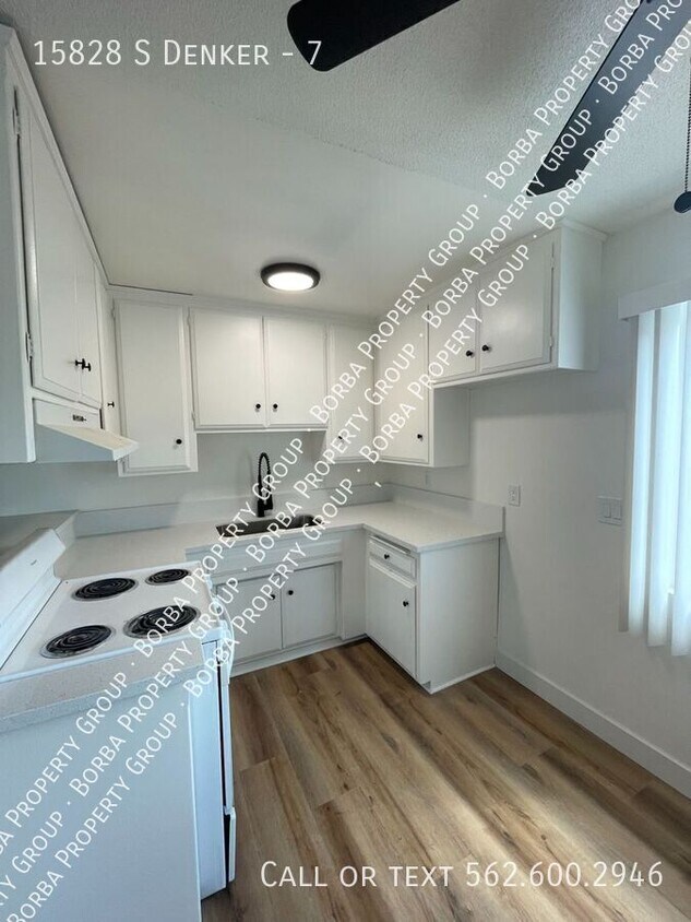 Foto principal - 15828 S Denker-7