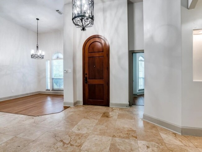 Building Photo - 6 Bedroom Single Family Home in Cedar Hill