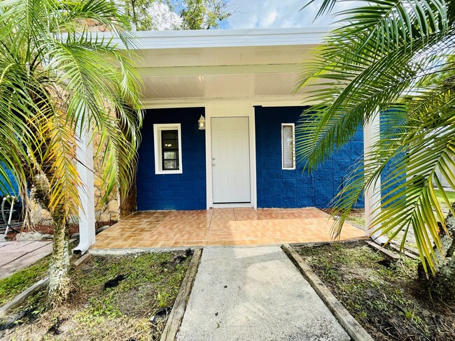 Building Photo - 1319 E Laura St