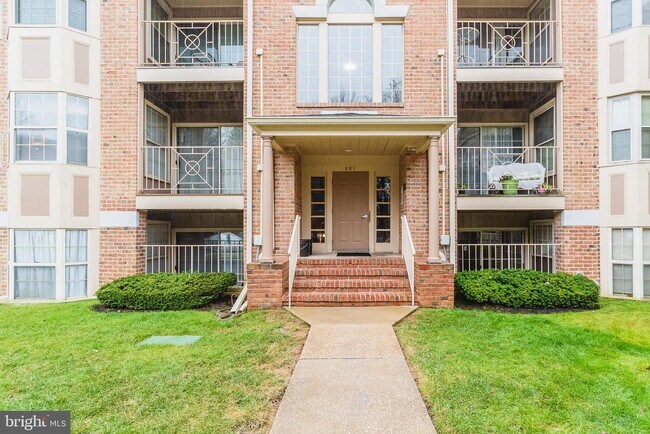 Foto del edificio - 201 Windmille Pointe Ct