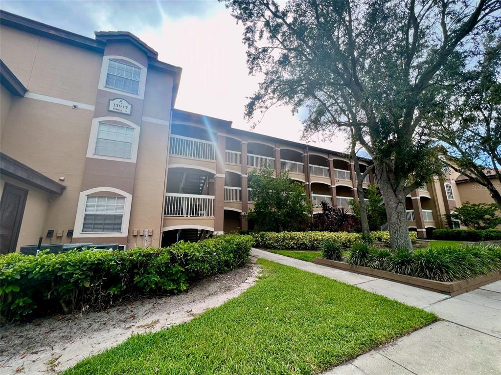 Foto principal - 13917 Fairway Island Dr