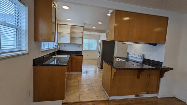 kitchen - 6050 SE Milwaukie Ave