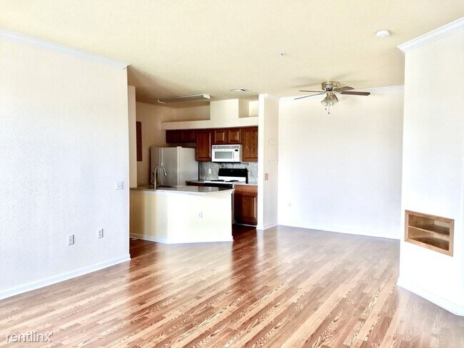 Building Photo - 2 br, 2 bath Condo - 18939 E Warren Cir