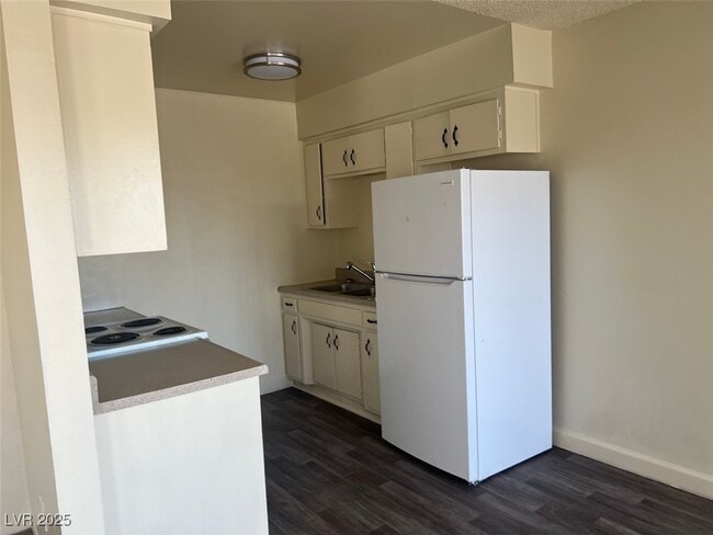 Building Photo - 1388 E Desert Inn Rd