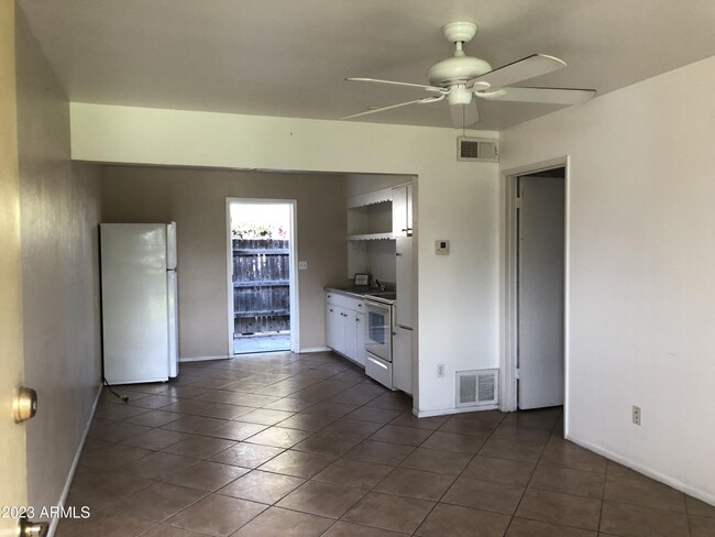 Building Photo - 2020 S Granada Dr