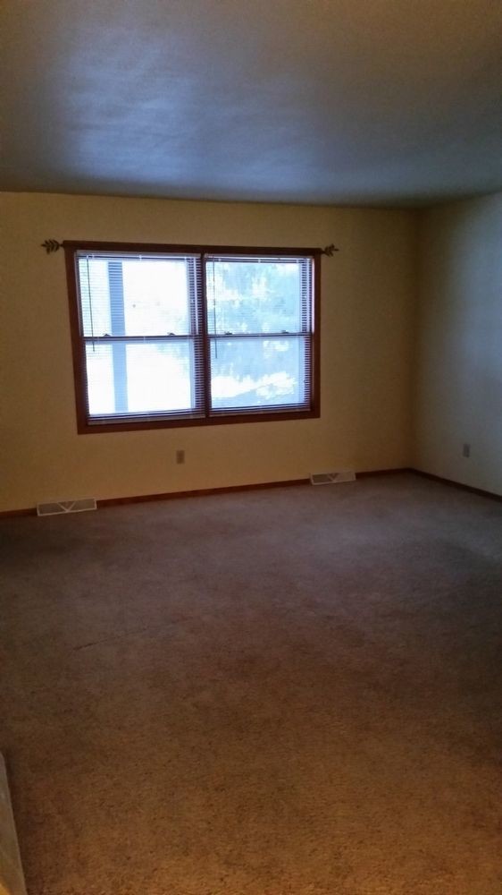Building Photo - 2623-2625 Palisades Dr. - 2625