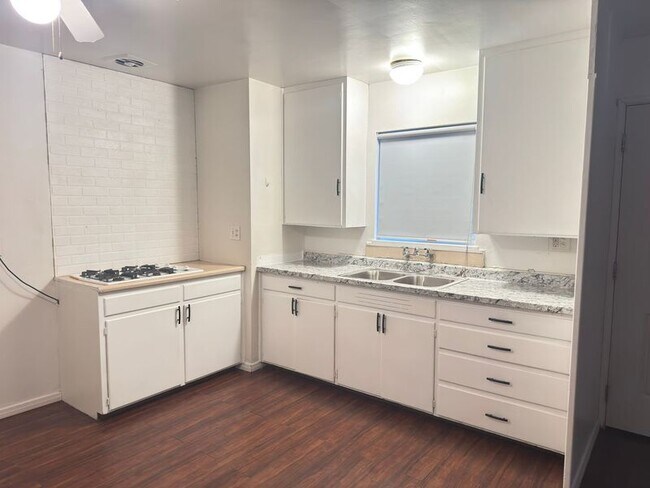 Foto del edificio - 501 S University St