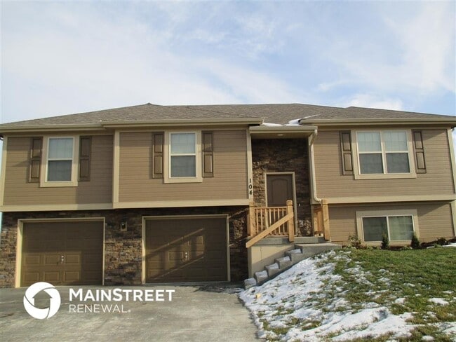 Building Photo - 104 Golfview Dr