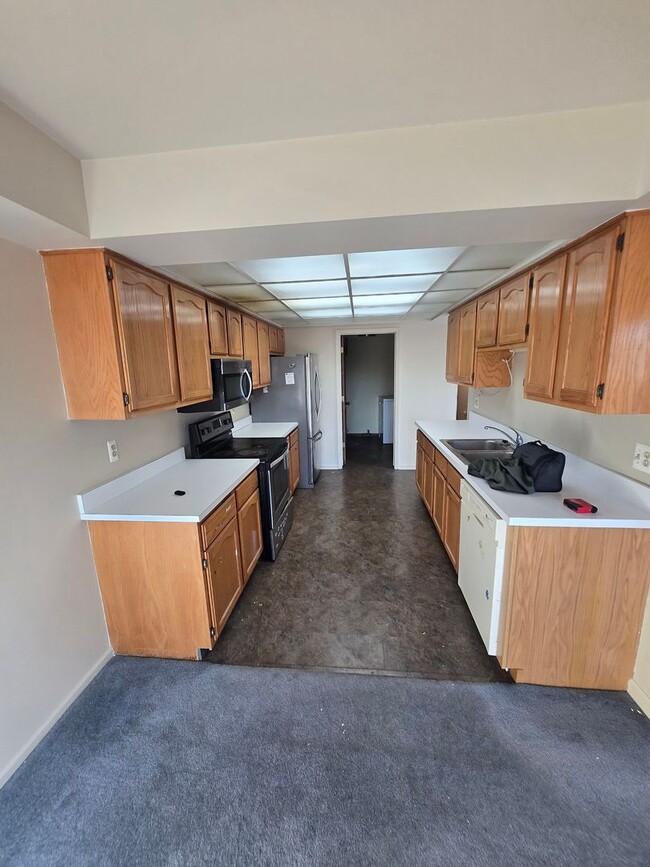 Building Photo - 143 Meadow Ln Cir