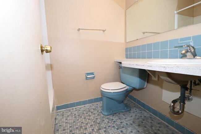 Foto del edificio - 12430 Dunks Ferry Rd