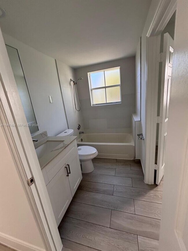 Building Photo - 3255 NE 184th St