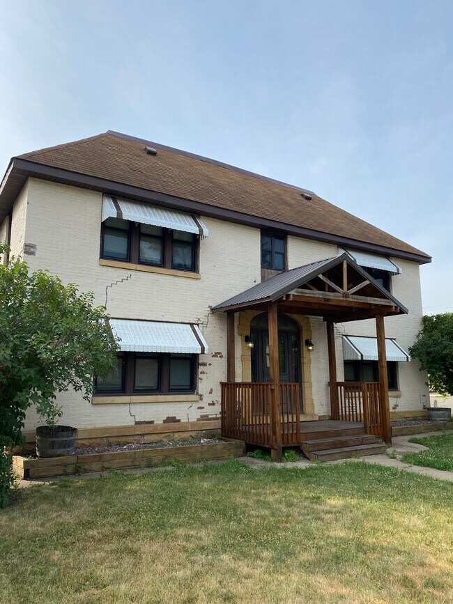 Photo - 717 N 2nd St Apartments