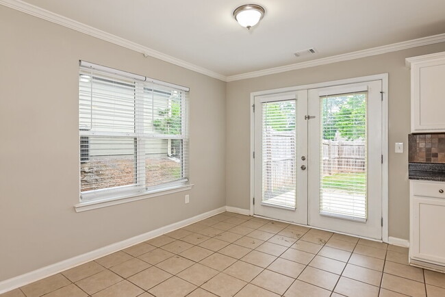 Foto del edificio - 505 Walnut Woods Dr