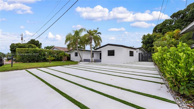 Foto del edificio - 2413 Gulfstream Ln
