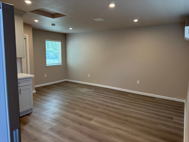 Foto del edificio - 1924 Camargo Dr