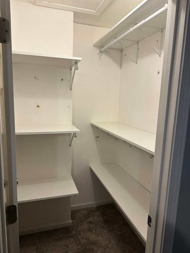 Foto del edificio - 250 Parktrail Rd