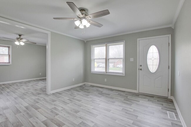 Foto del edificio - JUST LISTED! 3 bedroom with bonus room in ...