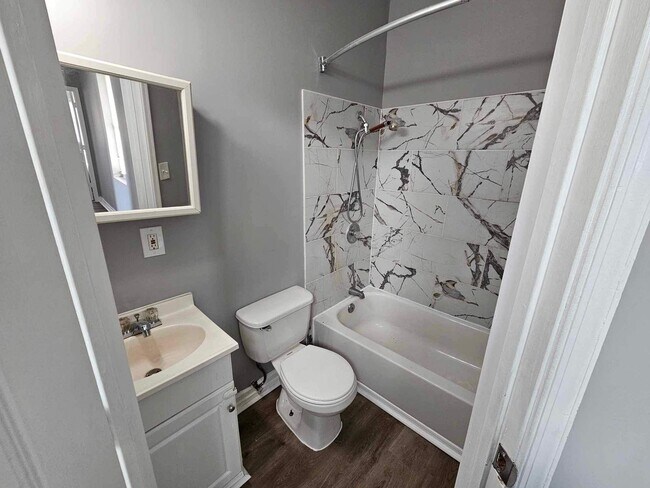 Building Photo - 2412 Huron St